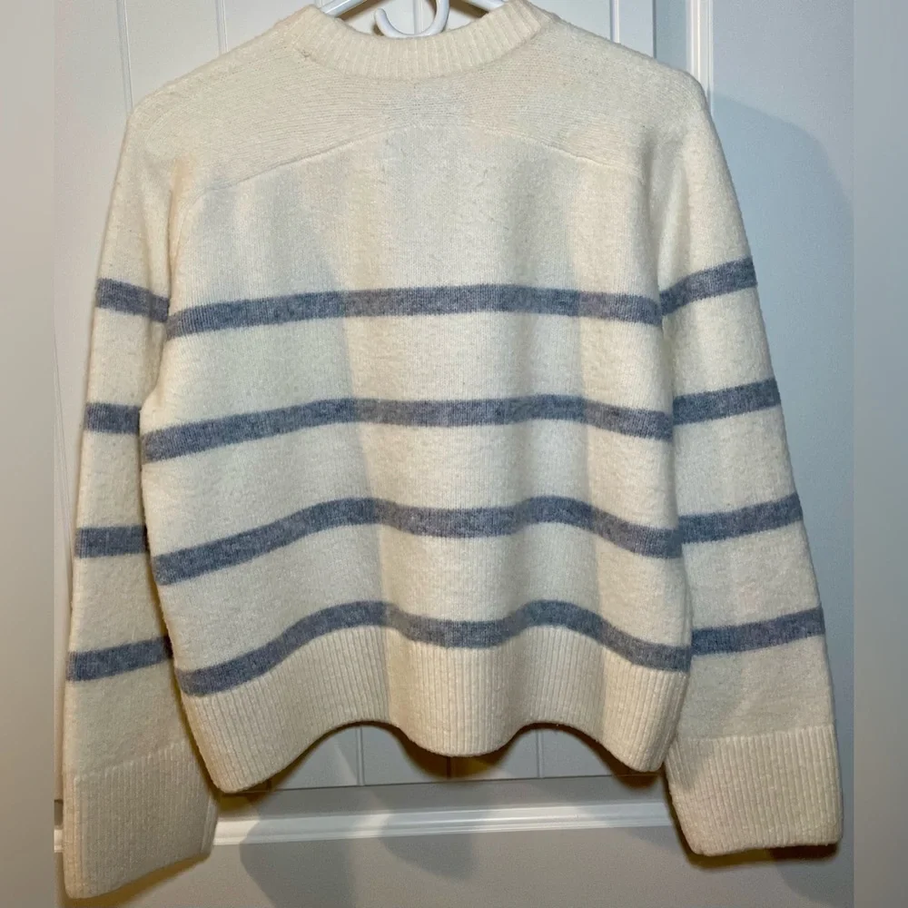 Abercrombie and Fitch Sweater - Picture 2 of 4